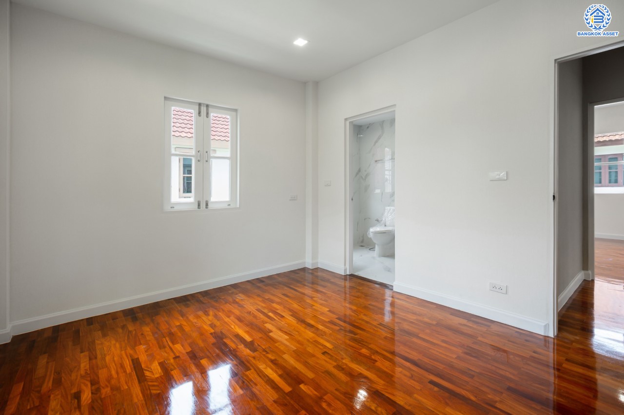 บ้านมือสองตกแต่งใหม่ ม.ลัดดารมย์ วัชรพล แบรนด์ Q.House เนื้อที่ 70.1 ตร.ว. ฟังก์ชัน 3 ห้องนอน 3 ห้องน้ำ จอดรถได้ 2 คัน Facilities ครบครัน บนทำเลเชื่อมต่อหลายเส้นทาง ถ.รามอินทรา ถ.สายไหม และถ.พหลโยธิน ใกล้สนามบินดอนเมือง ทางด่วน "ศรีรัช" และ เซ็นทรัลรามอินทรา...